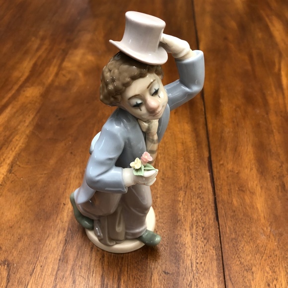 Nadal Clown with Flowers Porcelain Statuette - Picture 4 of 6